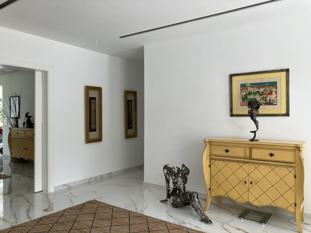 Villa con 6 Dormitorios  en Puerto Banús
