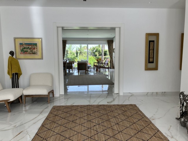 6 Makuuhuoneen Huvila Puerto Banús