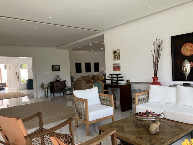 6 Makuuhuoneen Huvila Puerto Banús