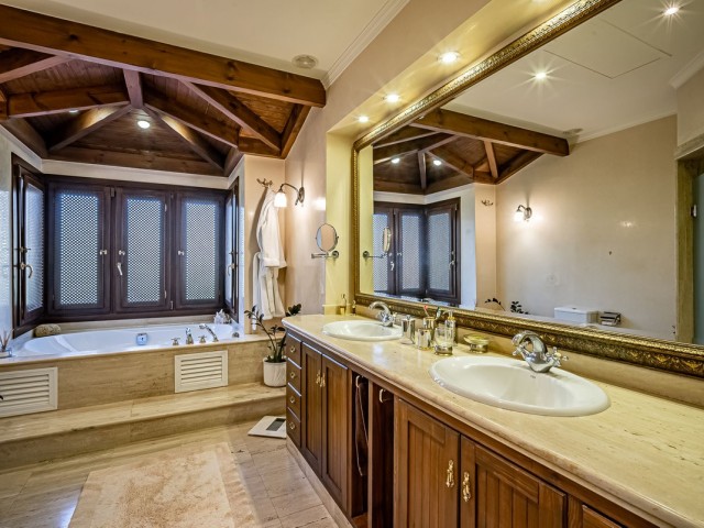 Villa con 7 Dormitorios  en Bahía de Marbella