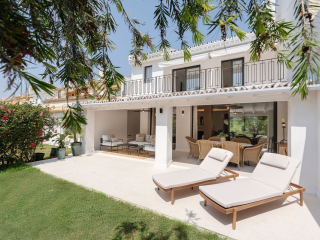 4 Bedrooms Townhouse in Nueva Andalucía