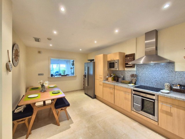 3 Makuuhuoneen Huvila San Roque Club