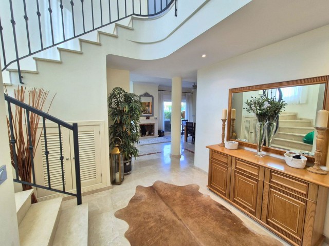 3 Makuuhuoneen Huvila San Roque Club