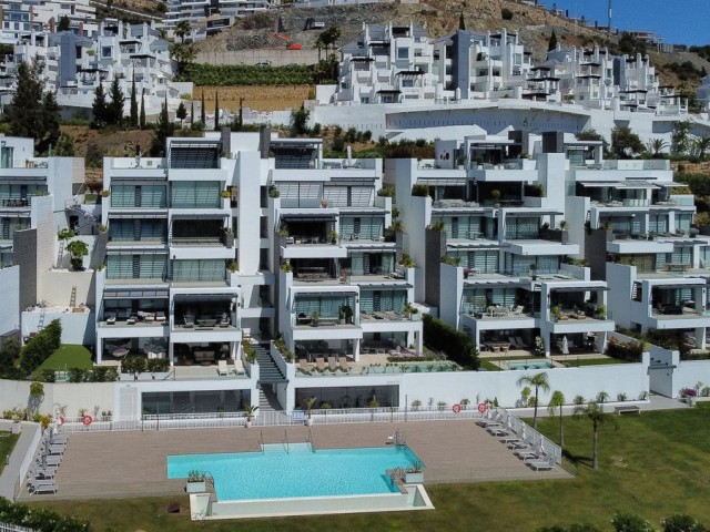 Apartamento con 2 Dormitorios  en Benahavís