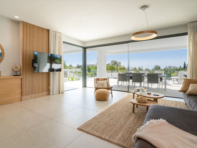 Apartamento con 2 Dormitorios  en Benahavís