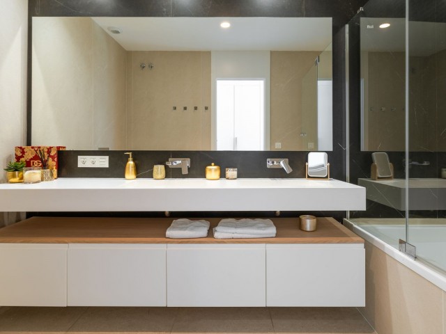 Apartamento con 2 Dormitorios  en Benahavís