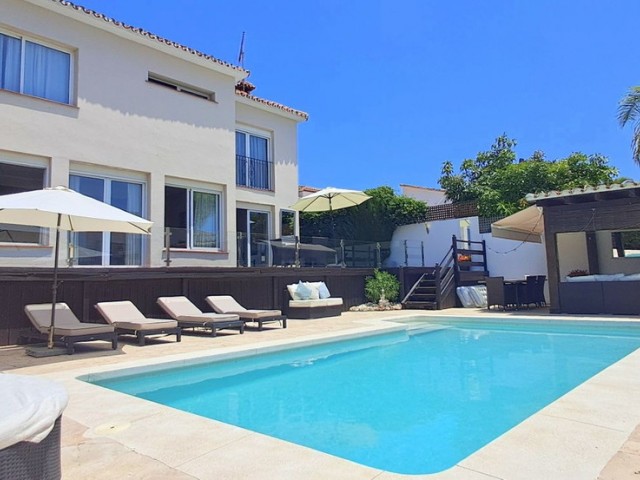 6 Bedrooms Villa in Marbella