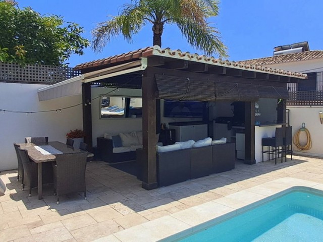 6 Bedrooms Villa in Marbella