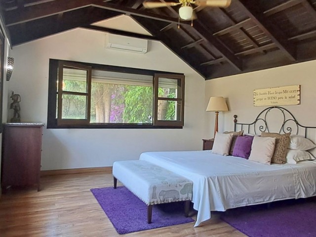 6 Bedrooms Villa in Marbella