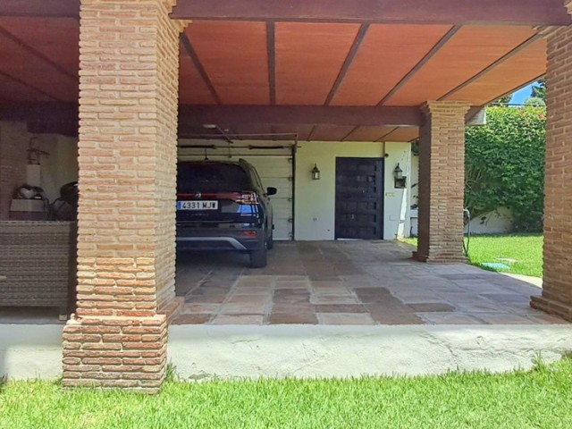 6 Bedrooms Villa in Marbella