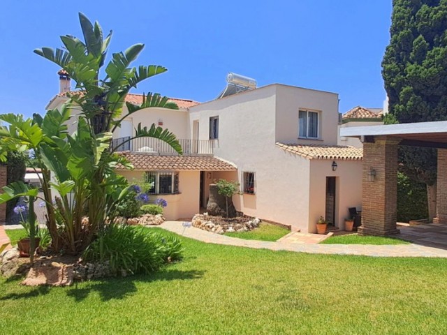 6 Bedrooms Villa in Marbella