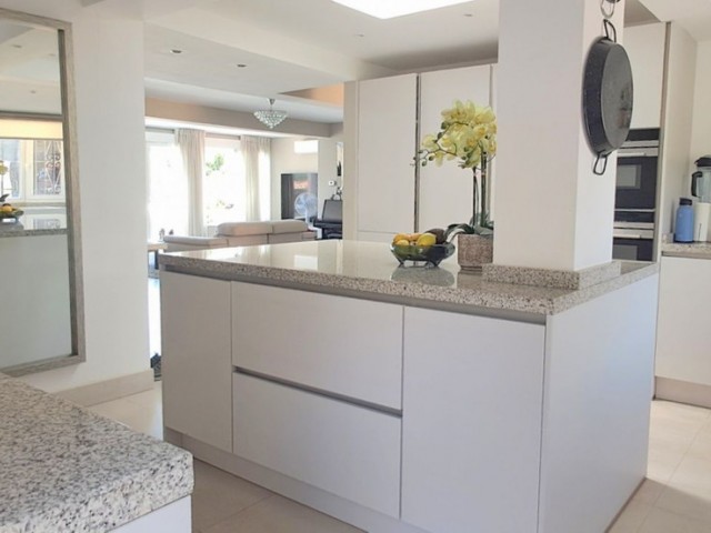 6 Schlafzimmer Villa in Marbella