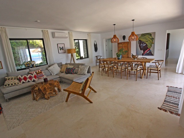 Villa con 4 Dormitorios  en La Capellania