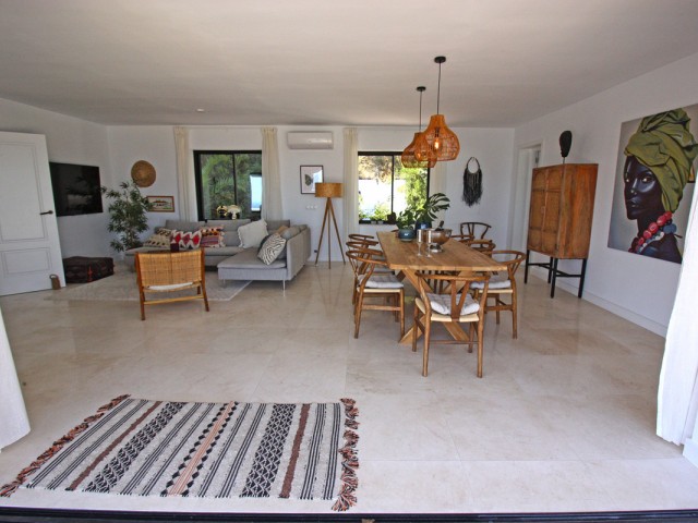 Villa con 4 Dormitorios  en La Capellania