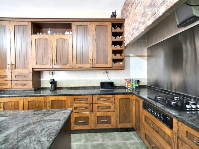 Villa con 7 Dormitorios  en Marbella