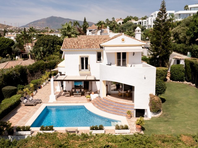 4 Bedrooms Villa in Benahavís