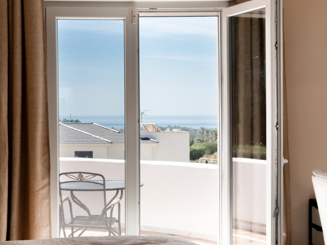 4 Bedrooms Villa in Benahavís