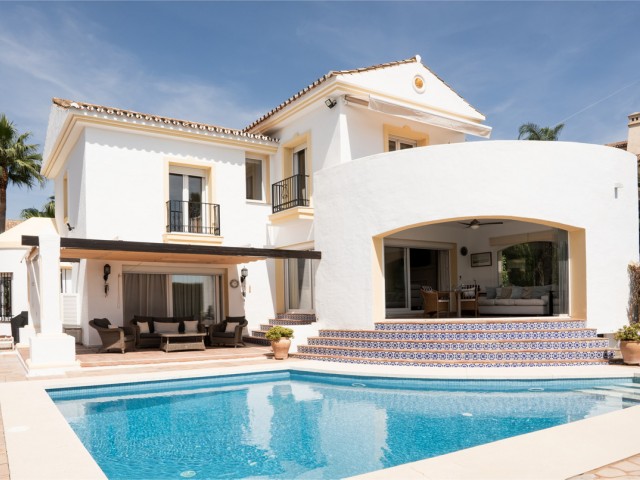 4 Bedrooms Villa in Benahavís