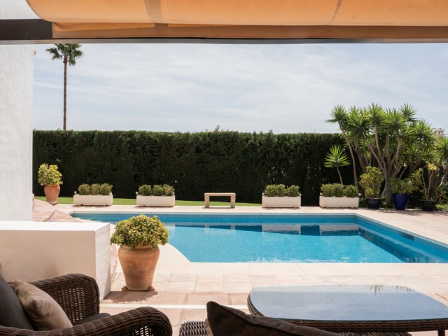 4 Bedrooms Villa in Benahavís