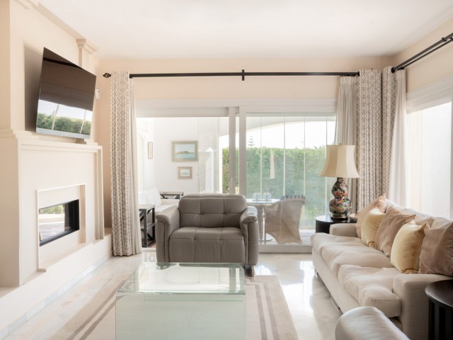4 Bedrooms Villa in Benahavís