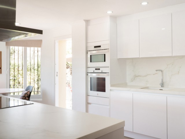 4 Bedrooms Villa in Benahavís