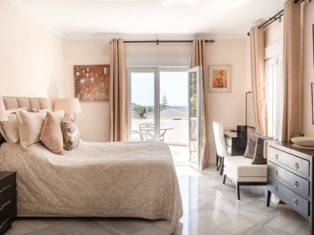 4 Bedrooms Villa in Benahavís