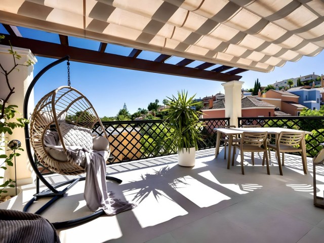 4 Bedrooms Townhouse in Nueva Andalucía
