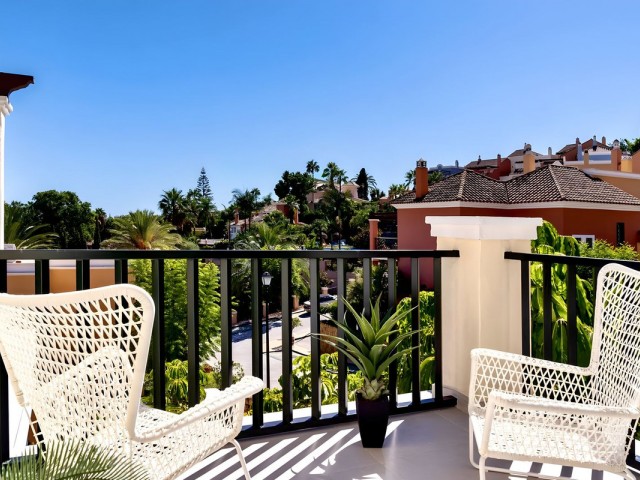 4 Bedrooms Townhouse in Nueva Andalucía