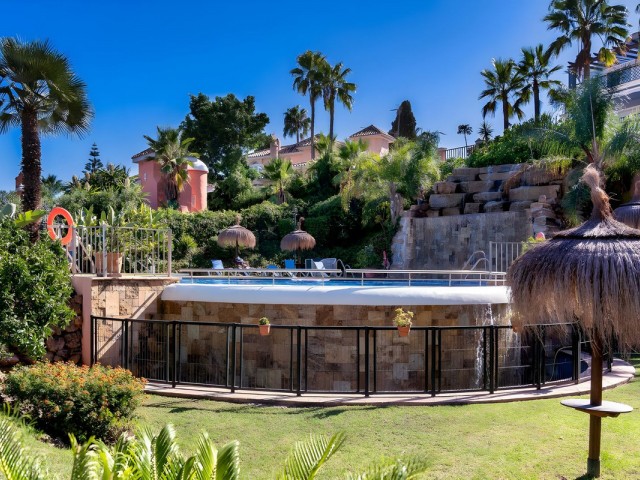4 Bedrooms Townhouse in Nueva Andalucía