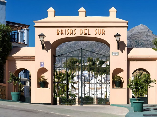 4 Bedrooms Townhouse in Nueva Andalucía