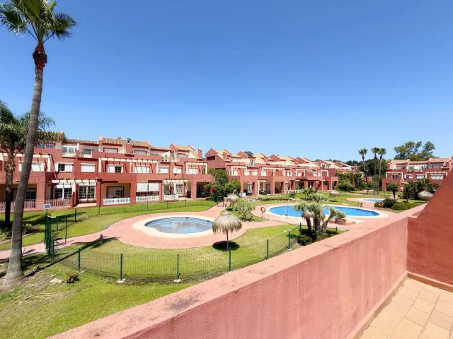 4 Bedrooms Townhouse in Sotogrande