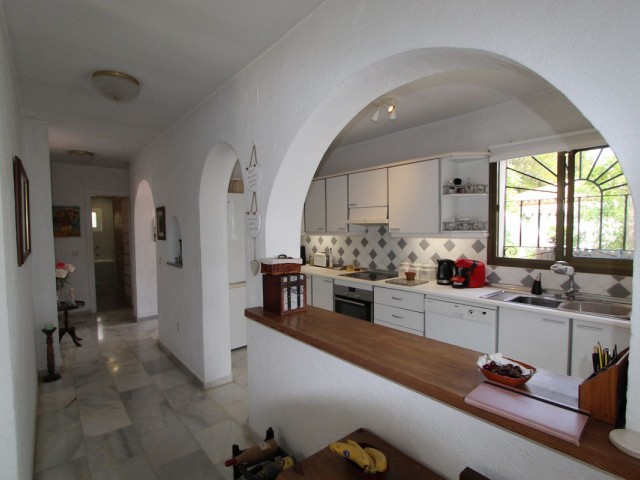 Villa con 4 Dormitorios  en La Capellania