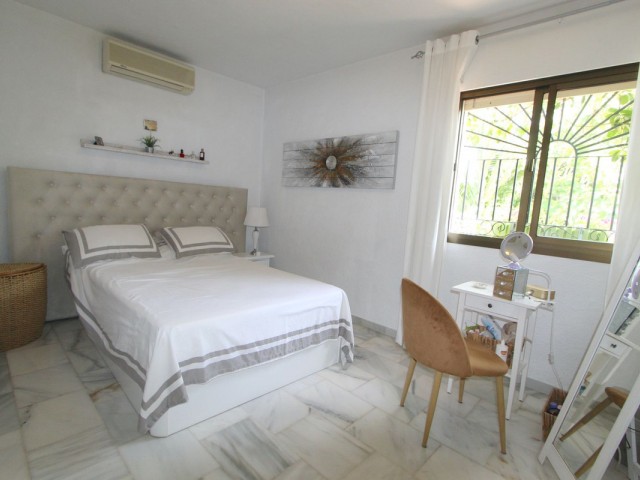 Villa con 4 Dormitorios  en La Capellania