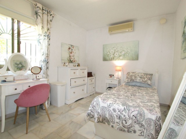 Villa con 4 Dormitorios  en La Capellania