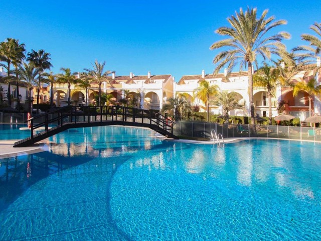 3 Slaapkamer Rijtjeshuis in Bahía de Marbella