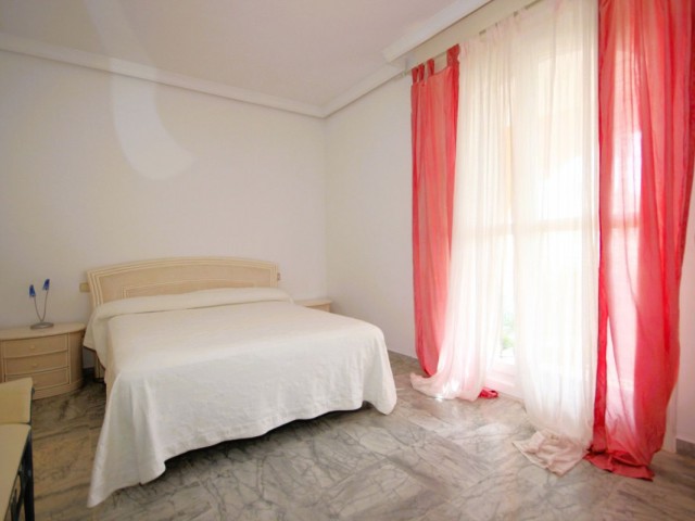 3 Slaapkamer Rijtjeshuis in Bahía de Marbella