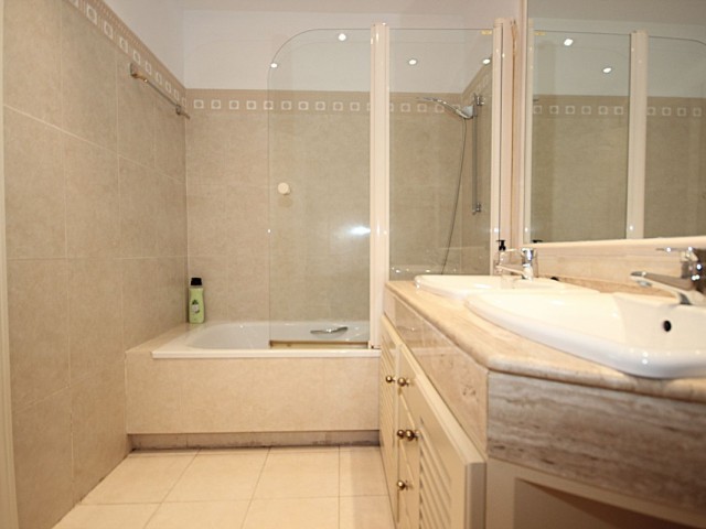 3 Slaapkamer Rijtjeshuis in Bahía de Marbella