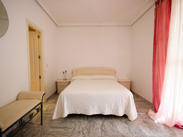 Maison mitoyenne avec 3 Chambres  à Bahía de Marbella