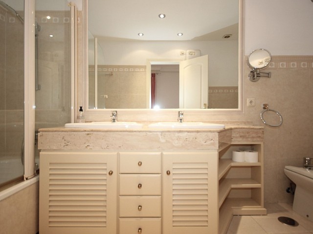 3 Slaapkamer Rijtjeshuis in Bahía de Marbella