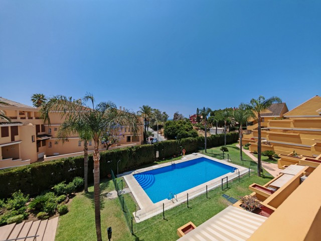 3 Bedrooms Apartment in Elviria