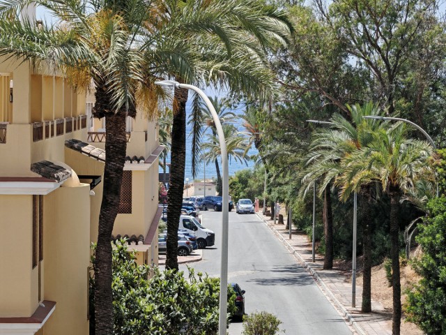 3 Bedrooms Apartment in Elviria