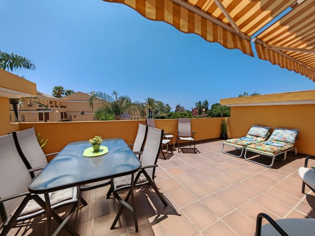 3 Bedrooms Apartment in Elviria