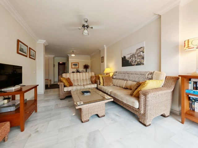3 Bedrooms Apartment in Elviria
