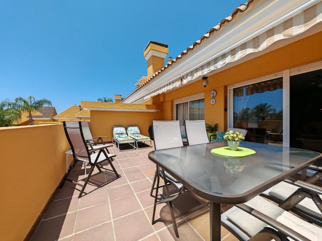 3 Bedrooms Apartment in Elviria