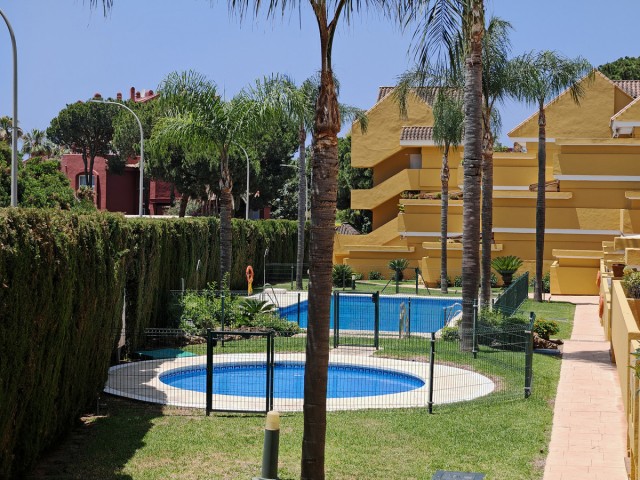 3 Bedrooms Apartment in Elviria