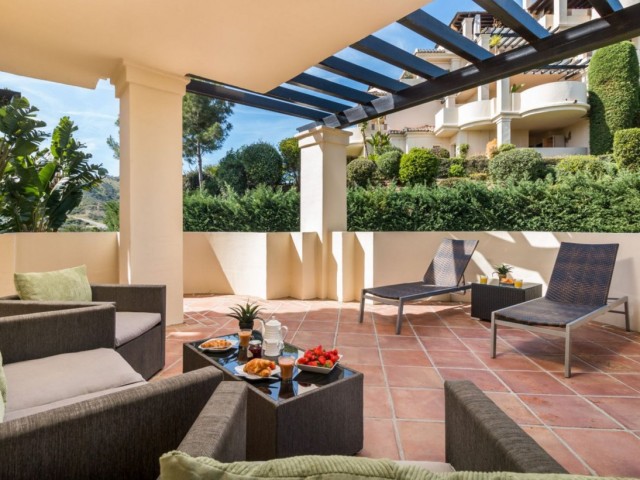 Apartamento con 2 Dormitorios  en Benahavís