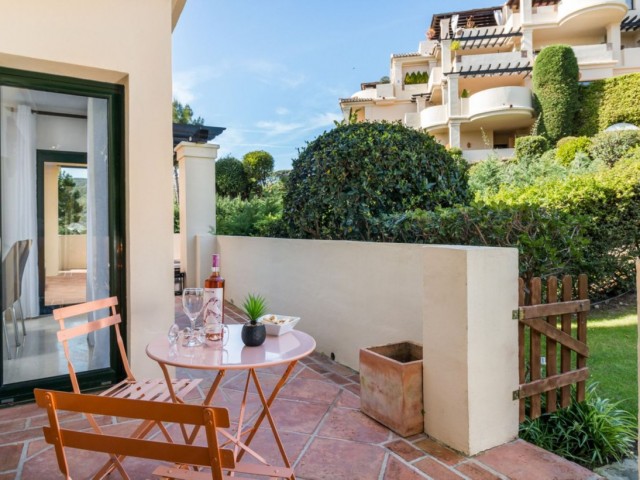 Apartamento con 2 Dormitorios  en Benahavís