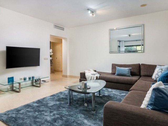 Apartamento con 2 Dormitorios  en Benahavís