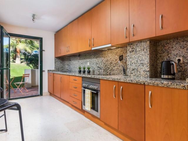 Apartamento con 2 Dormitorios  en Benahavís