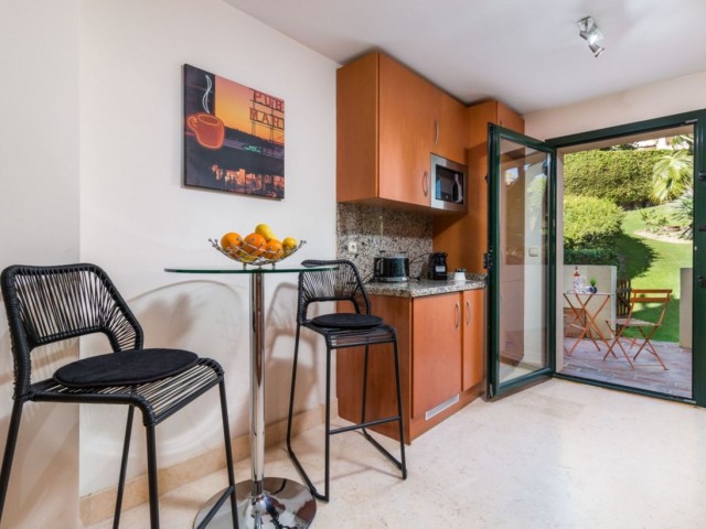 Apartamento con 2 Dormitorios  en Benahavís